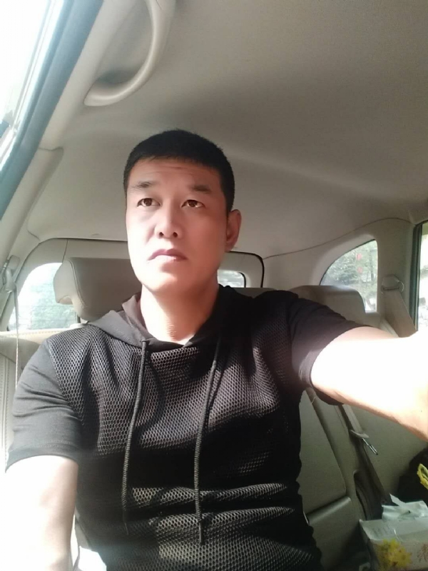 深爱的疯子的第一张照片--商丘相亲服务中心