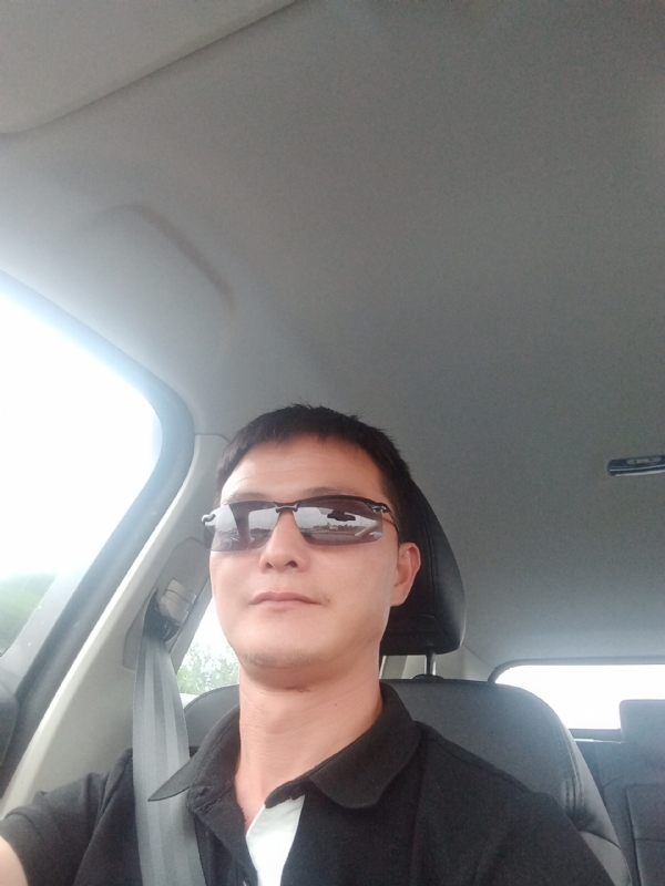 孤独的男人的第二张照片--商丘相亲服务中心