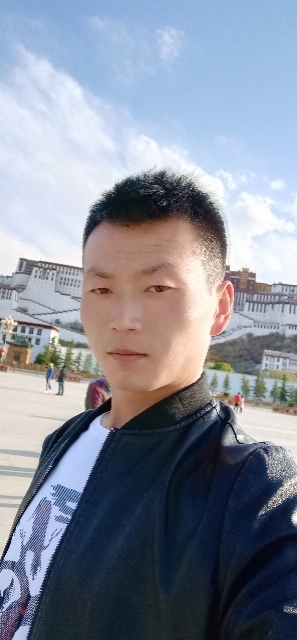 阳光下的小草的第二张照片--商丘相亲服务中心