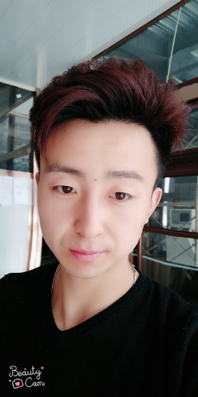 拼命微笑的第三张照片--商丘相亲服务中心