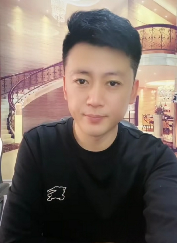 屋顶拾荒人的第三张照片--商丘相亲服务中心