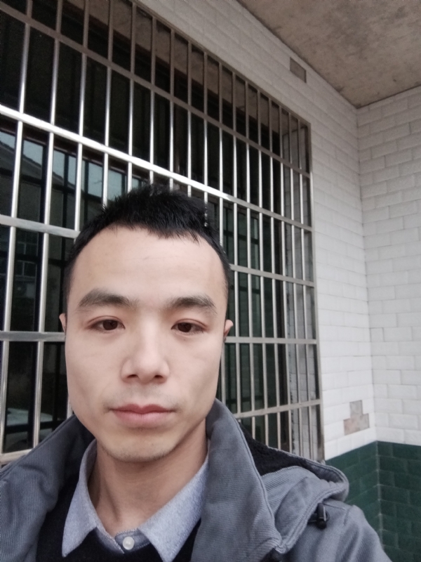 笑得那么开心的第三张照片--商丘相亲服务中心