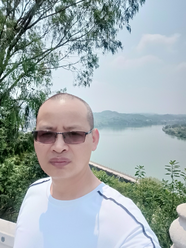 随缘随性的第一张照片--商丘相亲服务中心