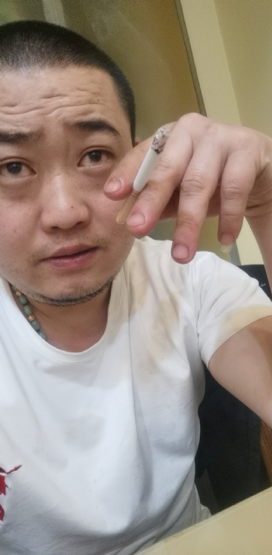 孤独的螃蟹的第一张照片--商丘相亲服务中心