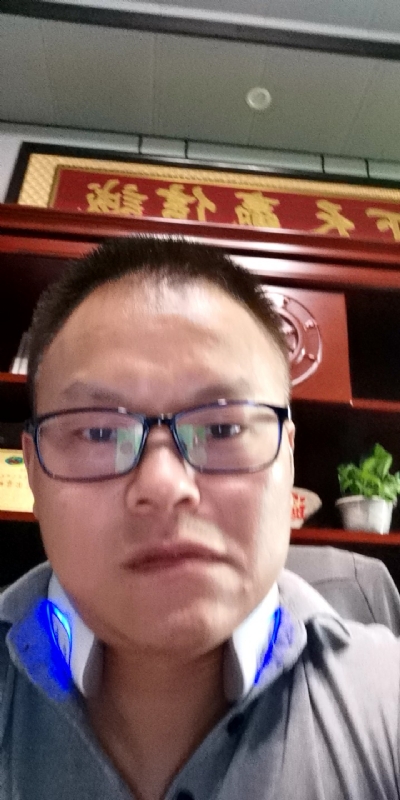 模具工匠的第一张照片--商丘相亲服务中心