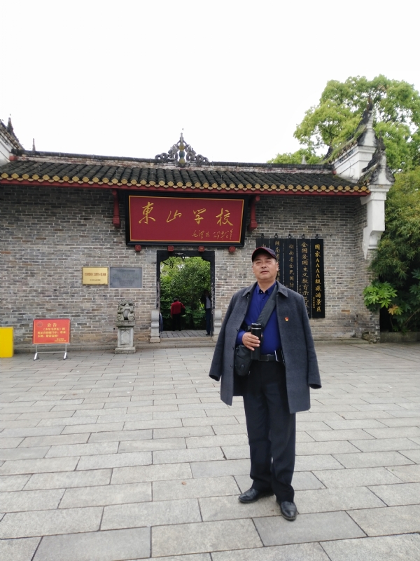 孤独的老帅的第二张照片--商丘相亲服务中心