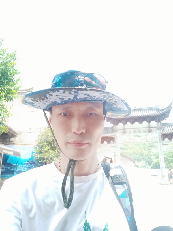 童群海的第一张照片--商丘相亲服务中心