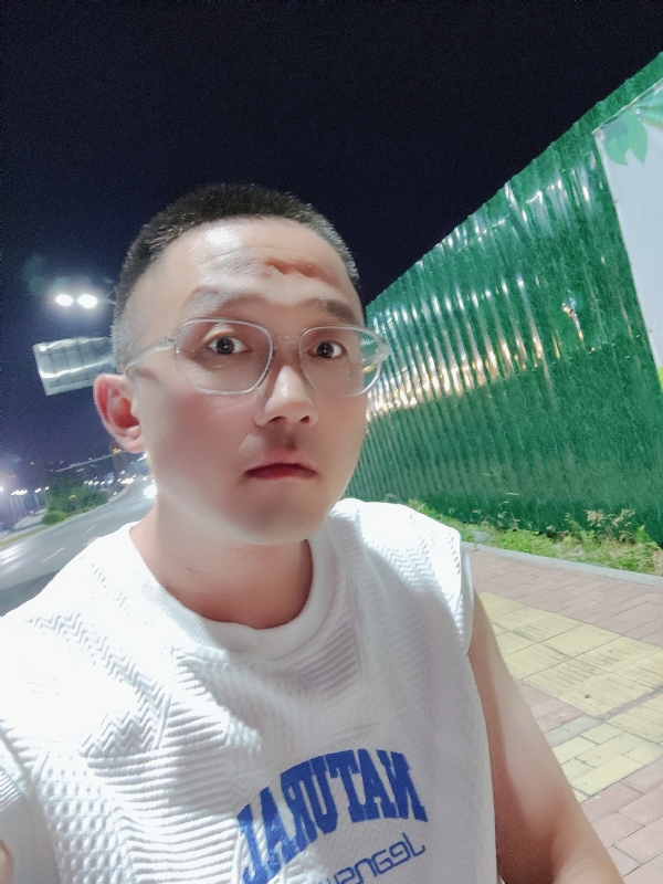 清风烈酒的第一张照片--商丘相亲服务中心