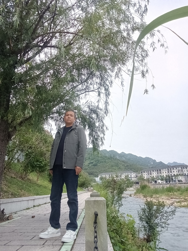 飞雪飘零的第一张照片--商丘相亲服务中心